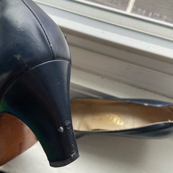 Vintage Ferragamo kitten heels - Picture 4 of 5